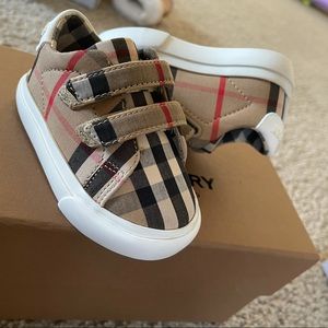 Burberry Sneakers 2C